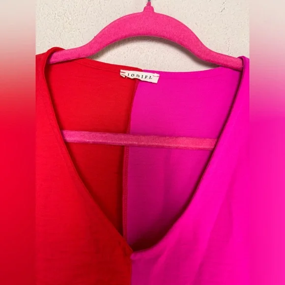 JODIFL Hot Pink & Red Colorblock Relaxed Fit V-Neck Smocked Sleeve Blouse M - Picture 6 of 7